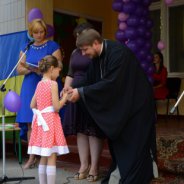 МОРОЗІВКА. Священик відвідав випускний бал в дитячому садку своєї парафії